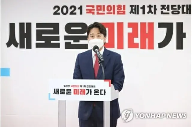 党代表に選出後、演説する李氏＝１１日、ソウル（聯合ニュース）