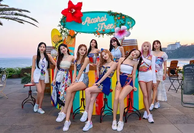 「TWICE」、新曲「Alcohol-Free」MVのビハインド写真を公開＝“爽快感たっぷり”（画像提供:wowkorea）