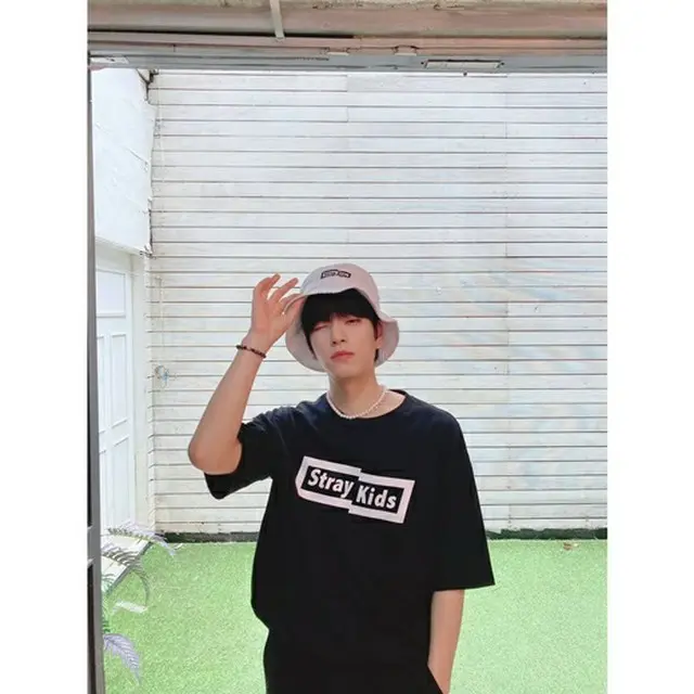 グループ「Stray Kids」のメンバースンミンが可愛い「スキズルック」で注目を集めた。（画像提供:Mydaily）