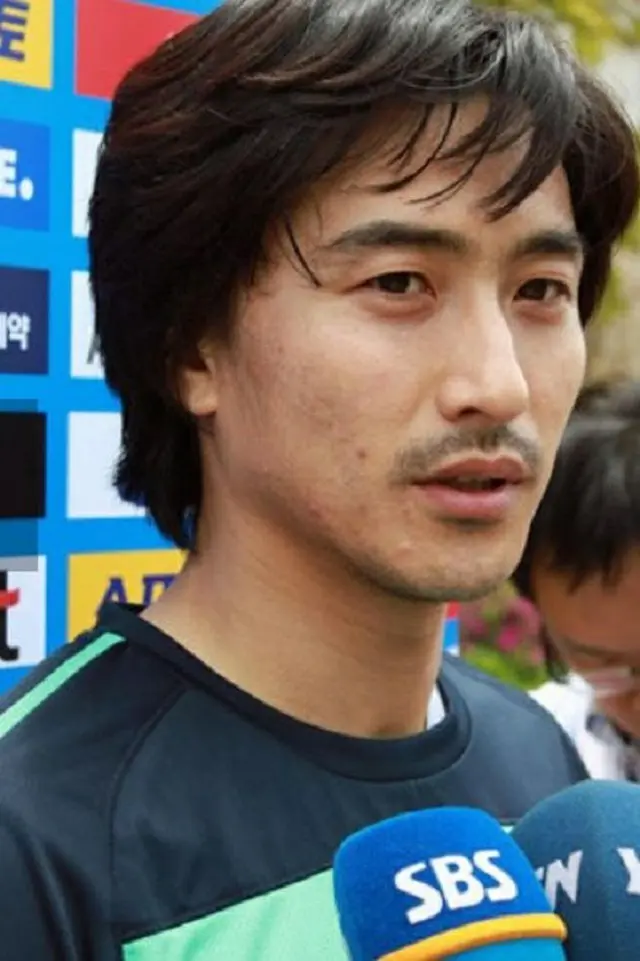 元サッカー韓国代表アン・ジョンファン、全盛期写真を妻が召喚…「この方どこにいらっしゃるの？」（画像提供:wowkorea）