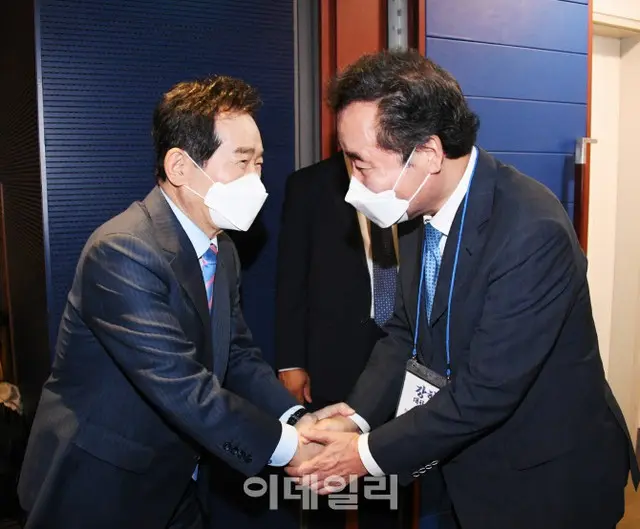 丁世均、元国務総理（左）と李洛淵、共に民主党元代表（右）（画像提供:wowkorea）