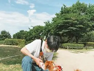 ユン・ジソン（元Wanna One）、愛犬との散歩風景を公開