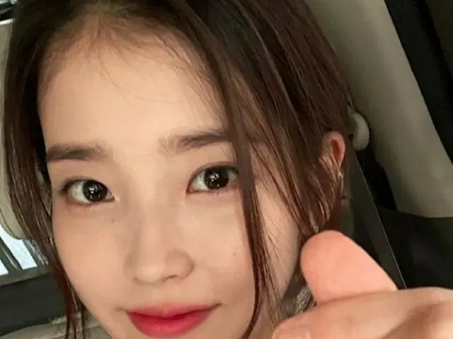 歌手IU（アイユー）、指ハート＆いたずらな表情...魅力爆発（画像提供:wowkorea）