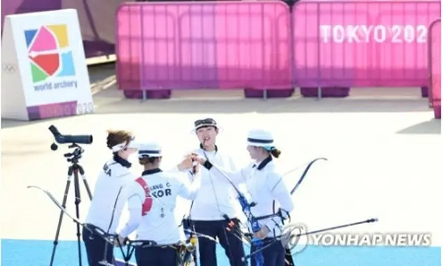 ９連覇を達成した韓国女子＝２５日、東京（聯合ニュース）