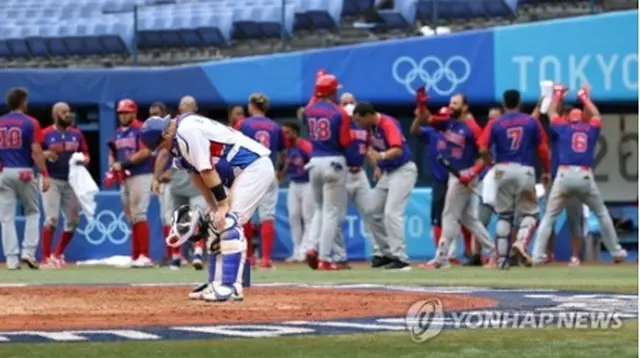 八回に逆転を喫しうなだれる韓国の捕手、梁義智（ヤン・ウィジ、ＮＣ）＝７日、横浜（聯合ニュース）