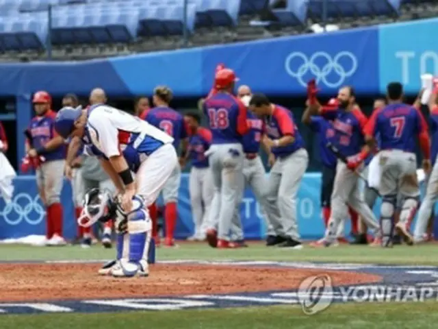 八回に逆転を喫しうなだれる韓国の捕手、梁義智（ヤン・ウィジ、ＮＣ）＝７日、横浜（聯合ニュース）