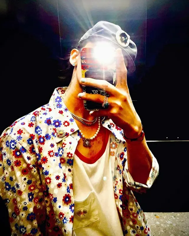 G-DRAGON(BIGBANG)、近況ショットを公開…ファッショニスタらしい特別なセンスでファンを魅了（画像提供:wowkorea）