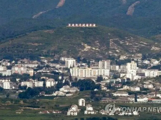 南北軍事境界線に近い京畿道・坡州から眺めた北朝鮮の開城＝９日、坡州（聯合ニュース）