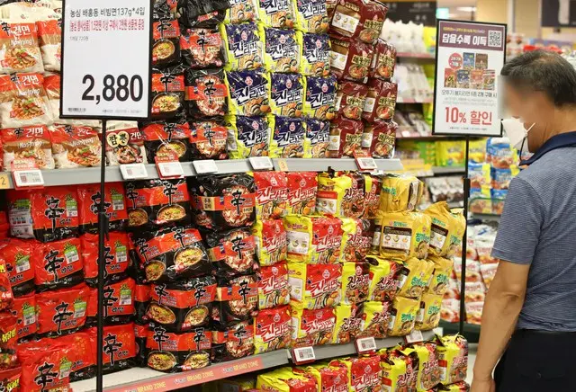 スーパーに陳列されているラーメン製品（画像提供:wowkorea）