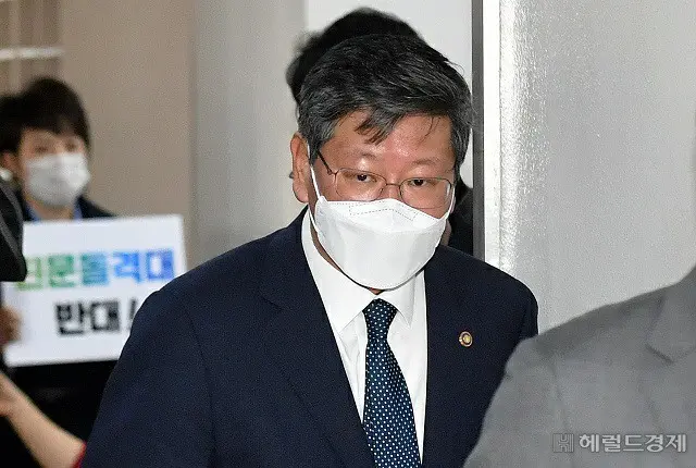 李容九、元法務部次官（画像提供:wowkorea）