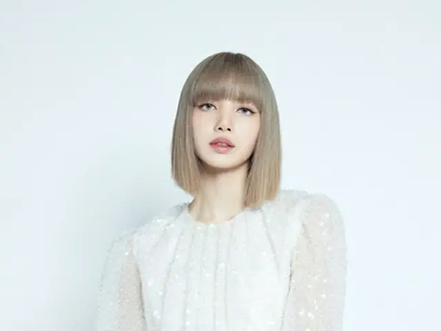 グループ「BLACKPINK」LISAがソロデビューを準備しながらメンバーたちの心強い応援を受けた。（画像提供:Mydaily）