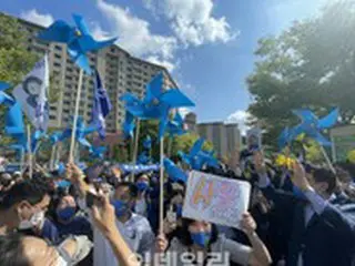 民主党予備選挙の現場、殺到する支持者...防疫規則違反にも関わらず「仕方ない」＝韓国