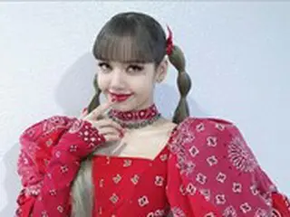 「BLACKPINK」LISA、音楽番組でソロステージ披露…「JISOOが撮ってくれた写真」