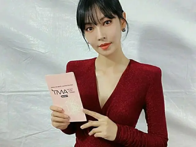 女優キム・ソヨン、魅力的なワインレッドのドレス姿を公開（画像提供:wowkorea）