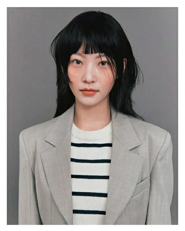 女優コン・スンヨン、愛らしい黒髪バングヘアー…すっかり変わった雰囲気（画像提供:wowkorea）