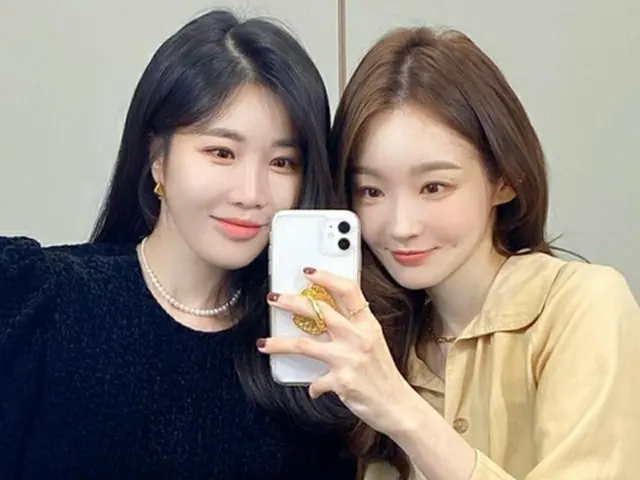 女性デュオ「DAVICHI」のメンバーイ・ヘリ、カン・ミンギョンが「ラブリー」なビジュアルを誇示した。（画像提供:wowkorea）