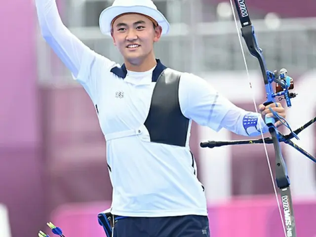 “東京五輪金メダル”アーチェリー韓国代表キム・ジェドク、韓国シリーズ第4戦で始球式（画像提供:wowkorea）