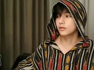 「BTS」V、コンサートを終えてVLIVEに登場…JUNG KOOK「メイクしているのかと思った」とすっぴんに感嘆