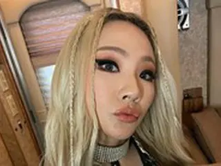 歌手CL（元2NE1）、胸にもメイクアップ？イギリスでもすごい人気