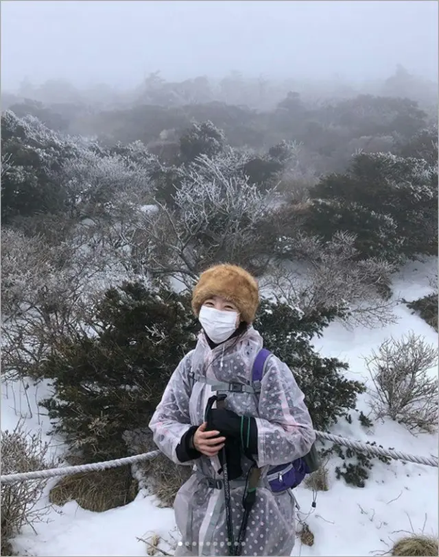 女優ハン・ソナ（元Secret）、雪の漢拏山登頂を認証（画像提供:wowkorea）