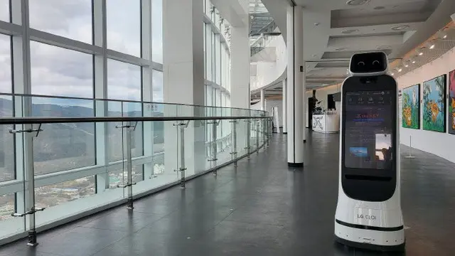 LGの案内ロボット、釜山の展望台で観光客を案内＝韓国（画像提供:wowkorea）