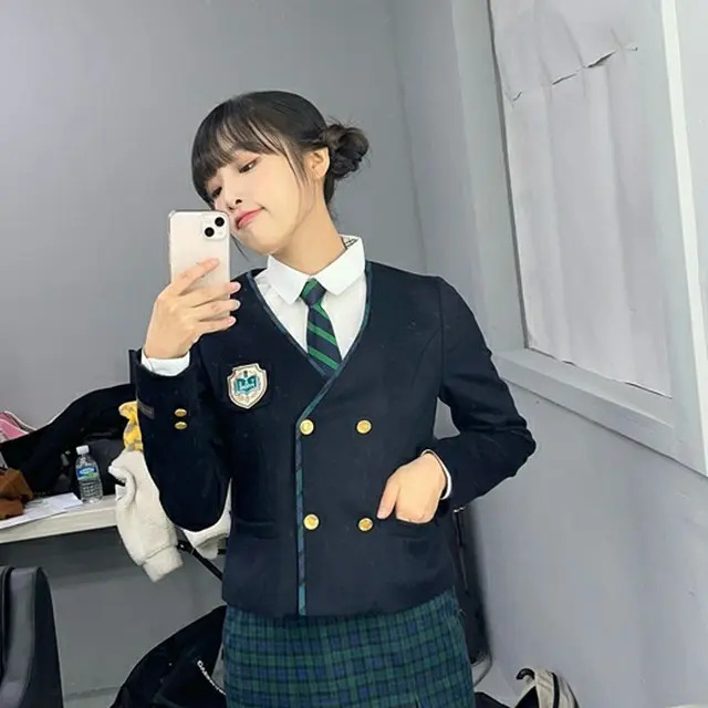 チェ・イェナ（元IZ*ONE）、制服が似合いすぎる22歳…キュートな魅力発散（画像提供:wowkorea）