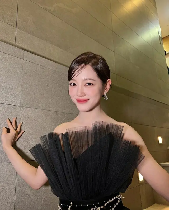 歌手兼女優のキム・セジョンが優雅なドレス写真を公開した。（画像提供:wowkorea）