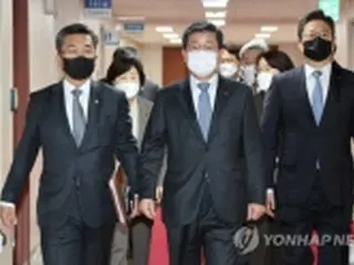 閣議に出席の外務次官が新型コロナ感染　閣僚らPCR検査＝韓国