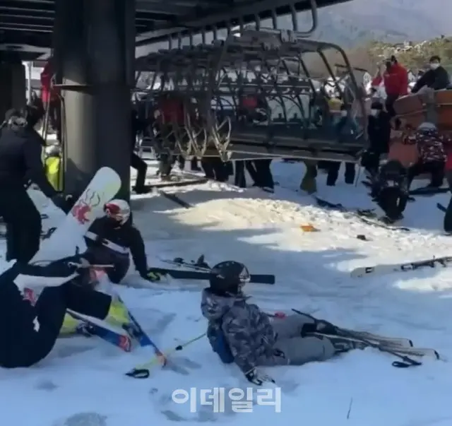 「飛び降りろ！」スキー場のリフトが恐怖の逆走＝韓国京畿道抱川市（画像提供:wowkorea）