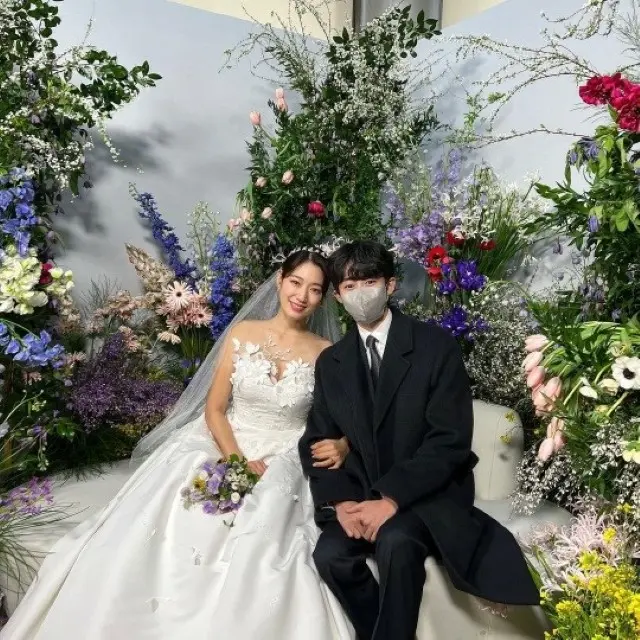 子役出身俳優パク・チビン、パク・シネの結婚式に出席しツーショット…成長した姿にも注目集まる（画像提供:wowkorea）