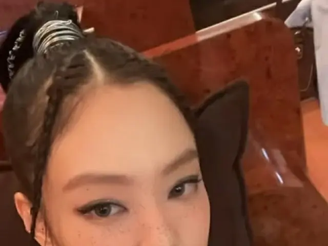 JENNIE(BLACKPINK)、綺麗な鎖骨にボリューム感まで…全てを持つ者の余裕（画像提供:wowkorea）