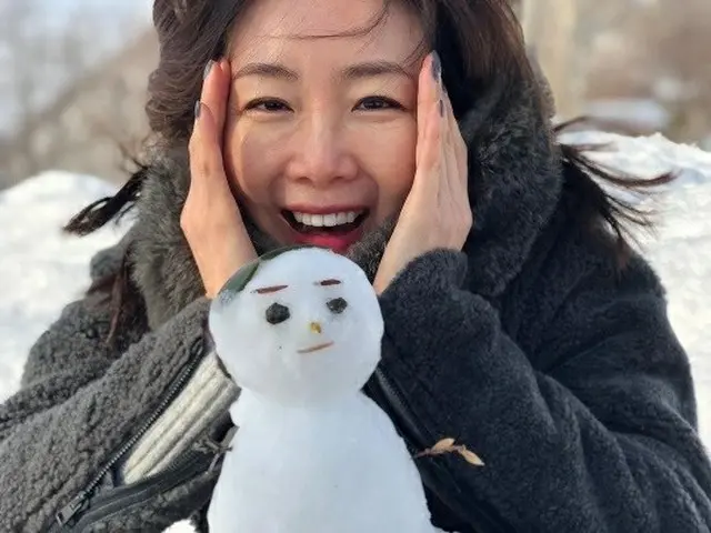 女優チェ・ジウ、雪だるまを前に“満面の笑み”…投稿写真が話題（画像提供:wowkorea）