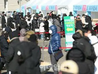 初の2万人突破...オミクロン株への対応転換、「最後まで後手に回っている」と指摘＝韓国