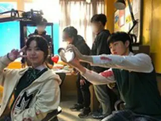 Netflix「今、私たちの学校は…」出演のユン・チャニョン＆パク・ジフ、撮影待機中の写真を公開