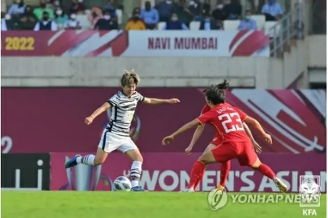 アジア・カップ決勝で、シュートを狙う韓国のエース池笑然（チ・ソヨン、大韓サッカー協会提供）＝（聯合ニュース）≪転載・転用禁止≫