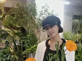 女優ファン・ジョンウム、出産を控えDラインはわずかに隠して…花にも負けない美ショット