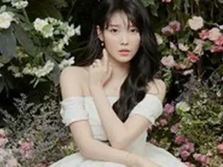 歌手IU、スレンダーなドレス姿…肩のラインも美しい