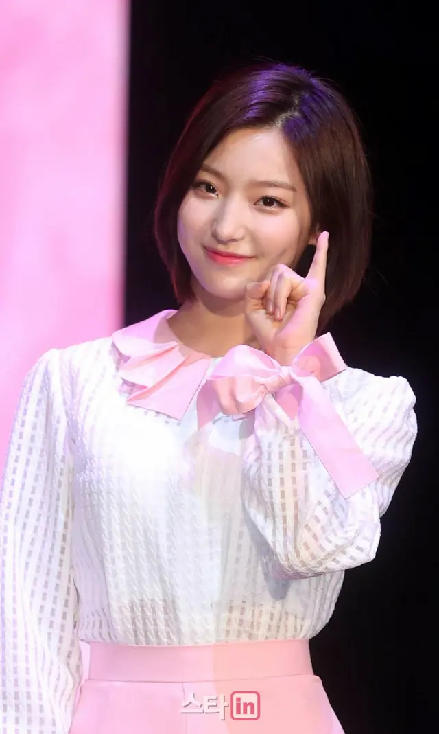 「fromis_9」イ・セロム、ライブ放送中の発言を釈明…「うんざり」は隔離の話（画像提供:wowkorea）