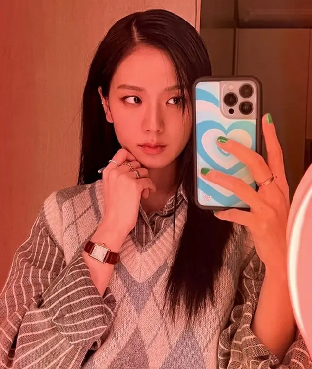 「BLACKPINK」JISOO、アイドルビジュアルの定石…「久しぶりにパシャリ」（画像提供:wowkorea）