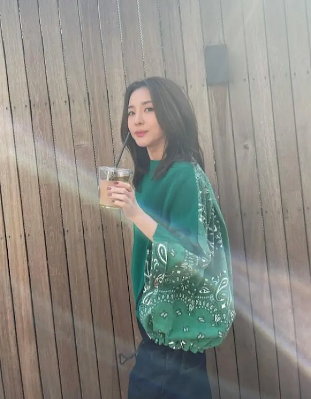 DARA (元2NE1)、これがまさに芸能人のお茶？…「むくみを取るために必須」（画像提供:wowkorea）