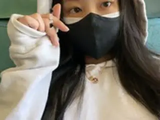 「BLACKPINK」JENNIE、パリへ向かう空港ファッション披露