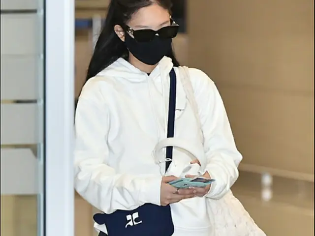 【フォト】「BLACKPINK」JENNIE、海外日程を終え韓国へ帰国“目を引くラフな空港ファッション”＝インチョン（仁川）国際空港（画像提供:wowkorea）