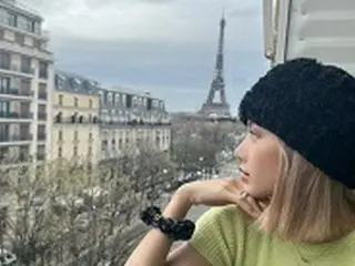 「BLACKPINK」LISA、エッフェル塔が見える場所で優雅な時間