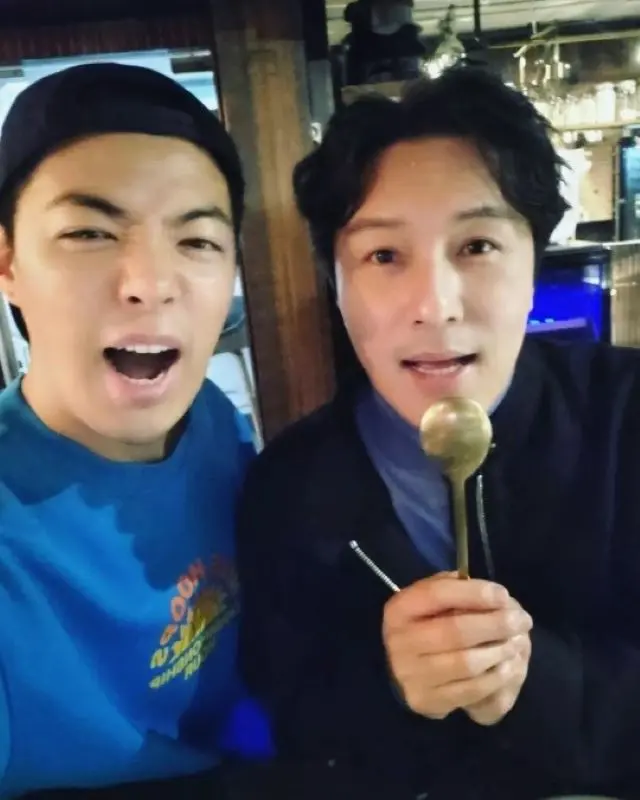 歌手KangNam、“よくおごってくれる兄さん”キム・ドンワン（SHINHWA）とツーショット（画像提供:wowkorea）