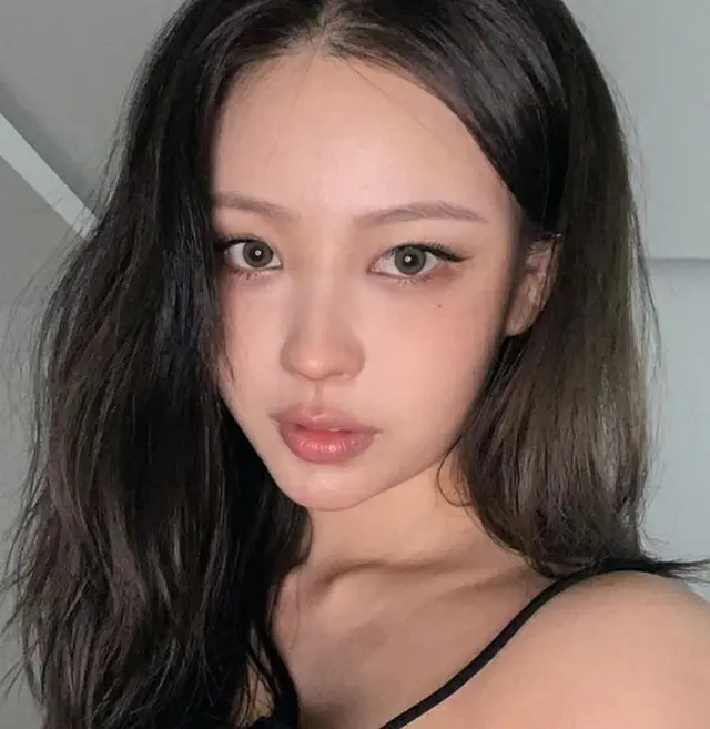 人気美容家イ・サベ、JENNIE（BLACKPINK）にそっくりなメイクを披露（画像提供:wowkorea）