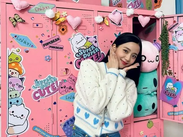 BLACKPINK」JISOO、学園ドラマのヒロインのようなビジュアル