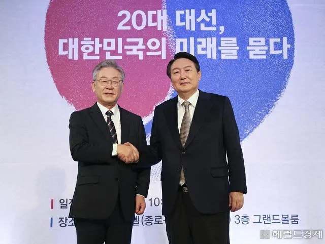 韓国の尹錫悦 次期大統領当選者（右）と李在明 大統領選候補（画像提供:wowkorea）