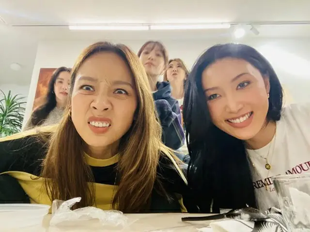 ファサ（MAMAMOO）、イ・ヒョリの変顔写真も気にせず公開…韓国歌謡界の”セクシー歌姫”大集合（画像提供:wowkorea）