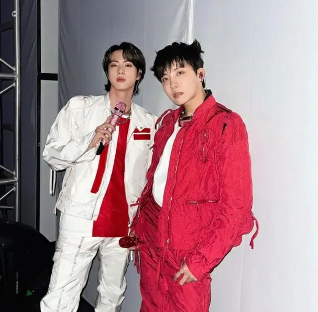 「BTS」JIN＆J-HOPE、さらに素敵に…コンサートビハインドカットを公開「ARMYに会う直前」（画像提供:wowkorea）