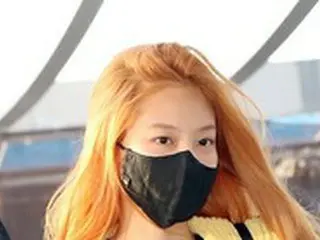 【フォト】「BLACKPINK」のJENNIE、個人日程のために米ロサンゼルスに出発＝華やかな空港ファッション